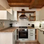 Delux Romantic براغ